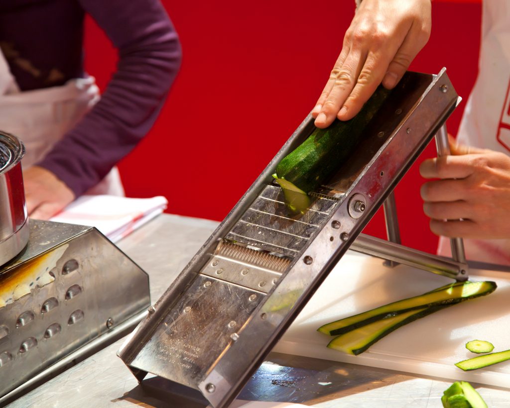 La mandoline de cuisine un très bon outil pour découper les légumes!