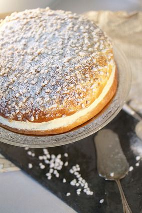 La Tropézienne est une brioche agrémentée d'une crème diplomate (crème pâtissière   chantilly) / Source image : Pinterest