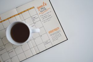 Le weekly plan d'un bullet journal avec du jaune